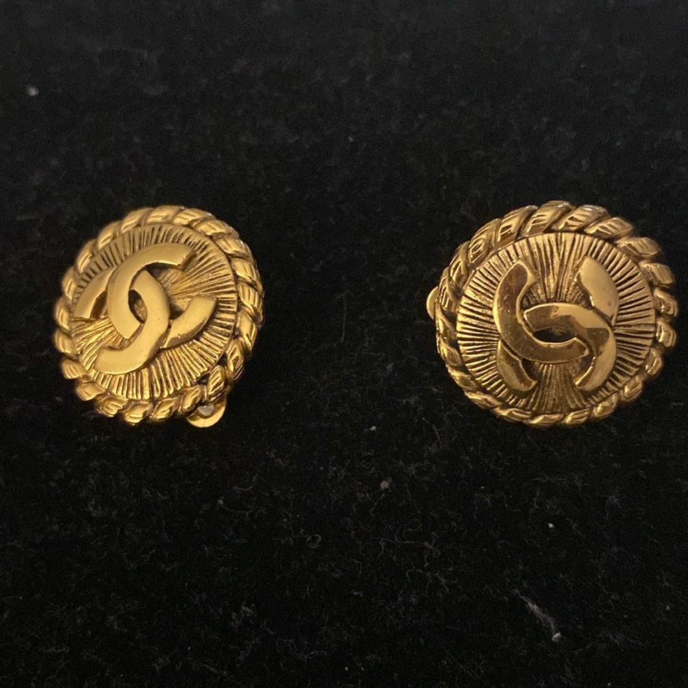 Vintage Chanel Clip Round Earrings